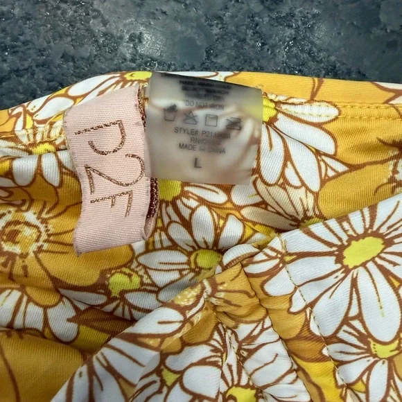 P2F - Retro Floral Off Shoulder Bikini Set - New Without Tags - Large - Picture 4 of 5